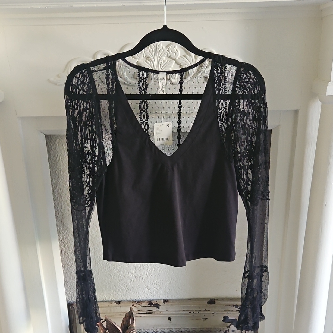 Free Pepple Elegant Black Lace Sleeve Top